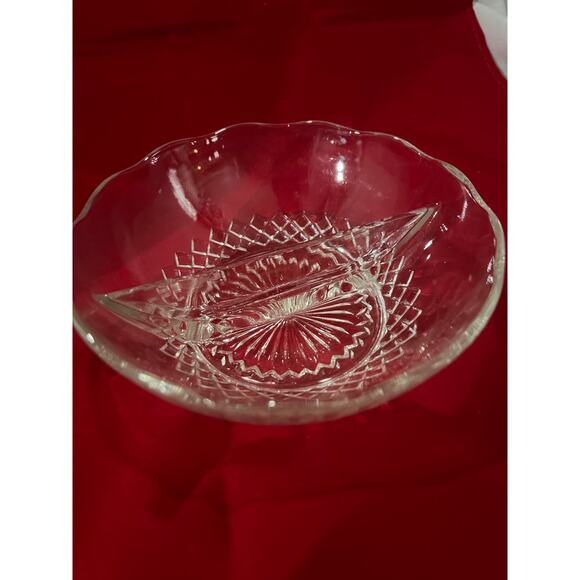 Vintage Divided Glass Relish Dish - Picture 10 of 10
